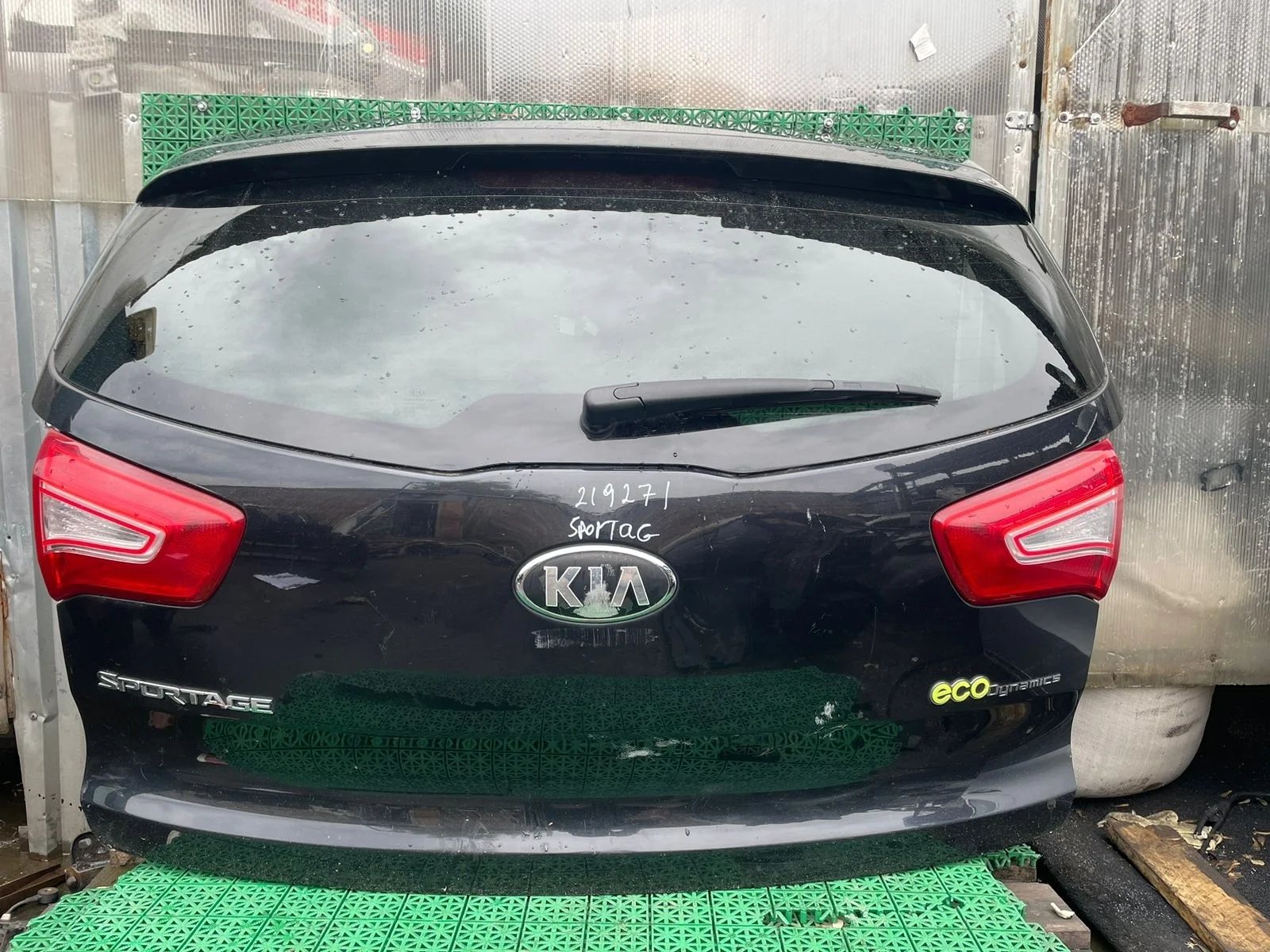 Крышка багажника KIA SPORTAGE 3 2010- черная б/у SPORTAGE 3(2010-2015)