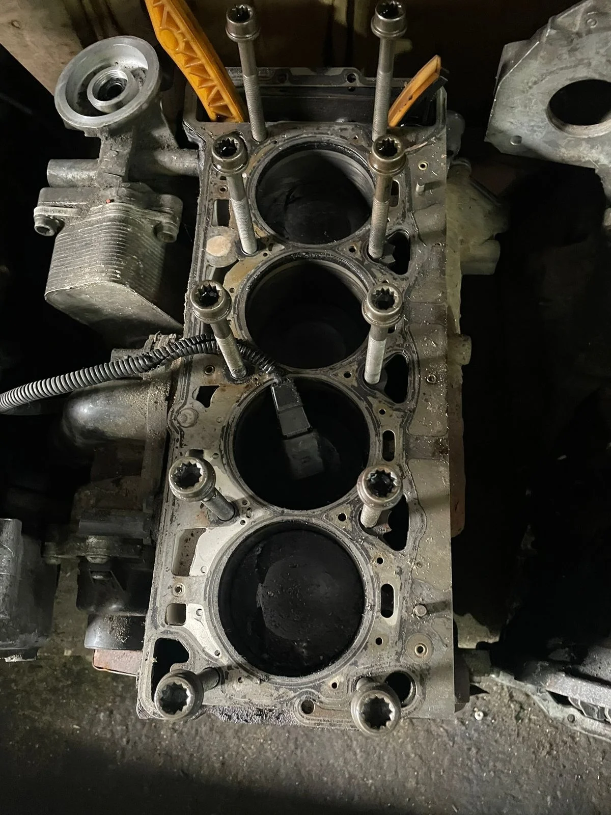 Насос масляный AUDI A3/A4 8K, SKODA OCTAVIA 1Z, VOLKSWAGEN TIGUAN 2008- CAWA б/у A3(2004-2013);A4 8K(2008-2012);A6 4F(2005-2011);OCTAVIA 1Z(2004-2012);PASSAT B6(2005-2010)