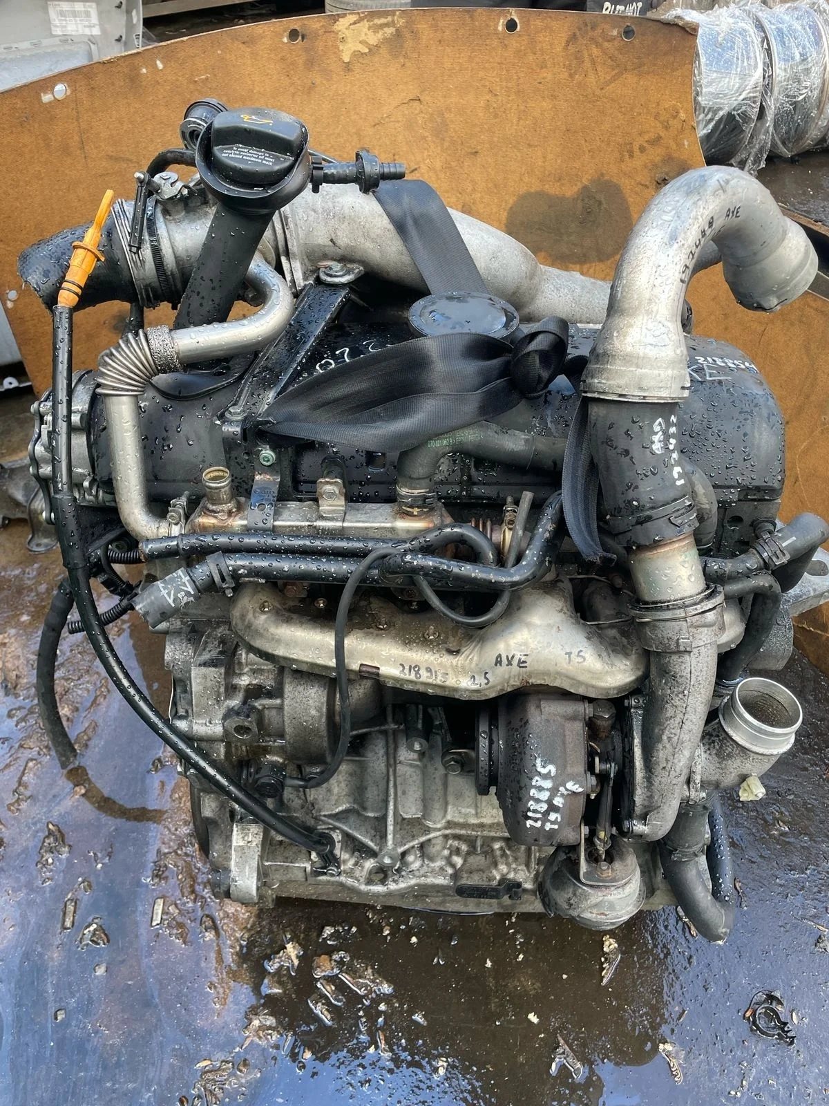 Форсунка топливная, насос-форсунка VOLKSWAGEN TRANSPORTER T5, TOUAREG AXD 2,5TDI 2003- б/у TRANSPORTER T5(2003-2015);TOUAREG(2003-2010)