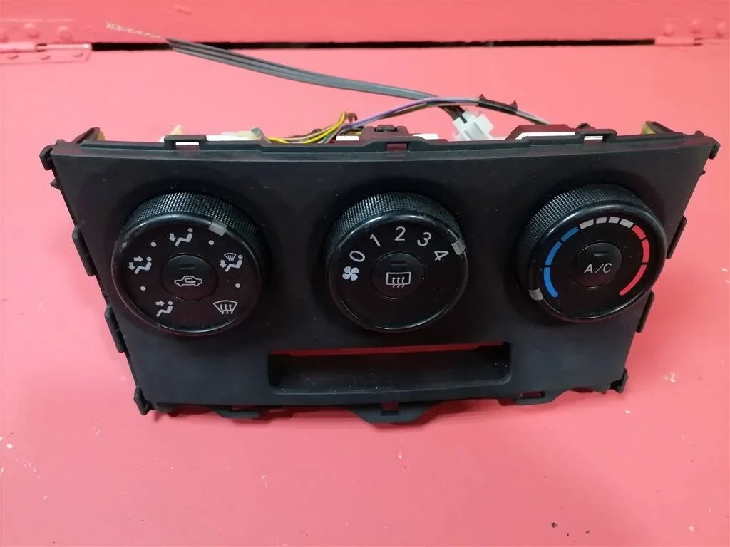 блок управления печкой Toyota Auris (E15) 2006-2012