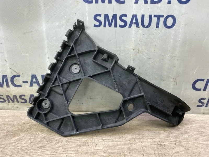 Кронштейн бампера Audi A6 4F0807227 C6 2.8 CCE, передний левый