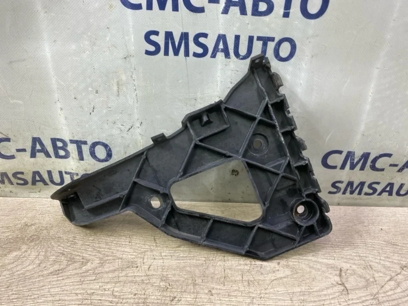 Кронштейн бампера Audi A6 4F0807228 C6 2.8 CCE, передний правый