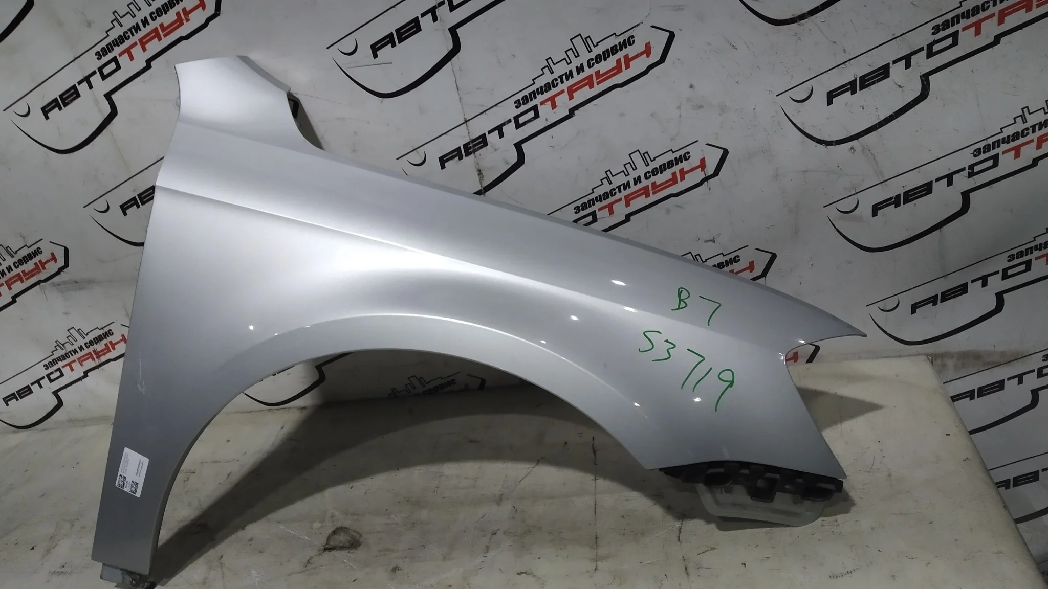 КРЫЛО VOLKSWAGEN PASSAT 362 365 B7 3AA821022B ПЕРЕДНЕЕ ПРАВОЕ серебро, LA7W S3719