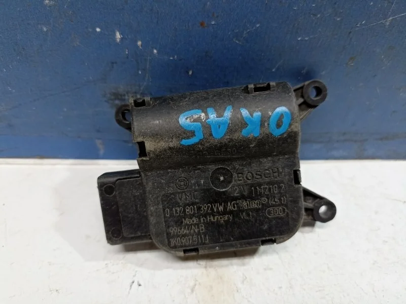 Моторчик заслонки печки Skoda Octavia A5 2004-2013 1K0907511J 1Z