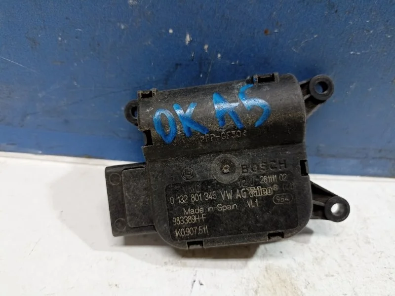 Моторчик заслонки печки Skoda Octavia A5 2004-2013 1K0907511 1Z