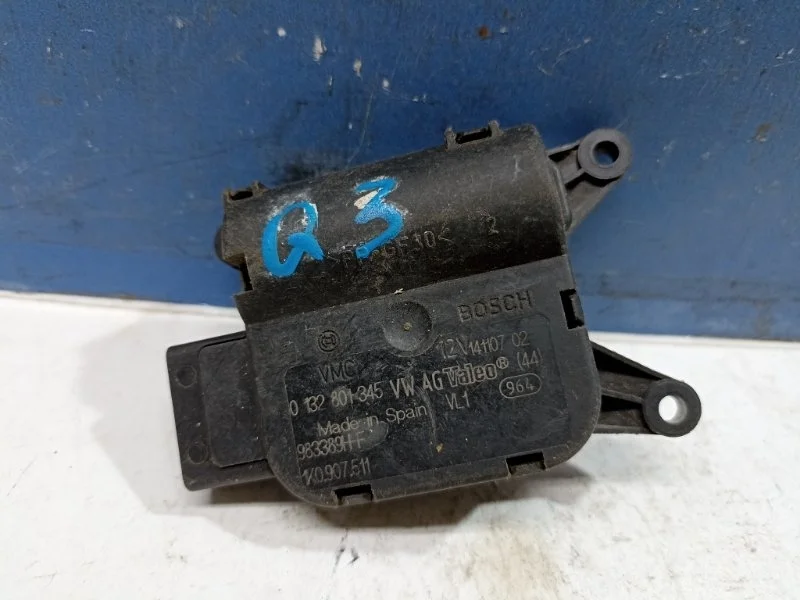 Моторчик заслонки печки Audi Q3 1K0907511 8UB