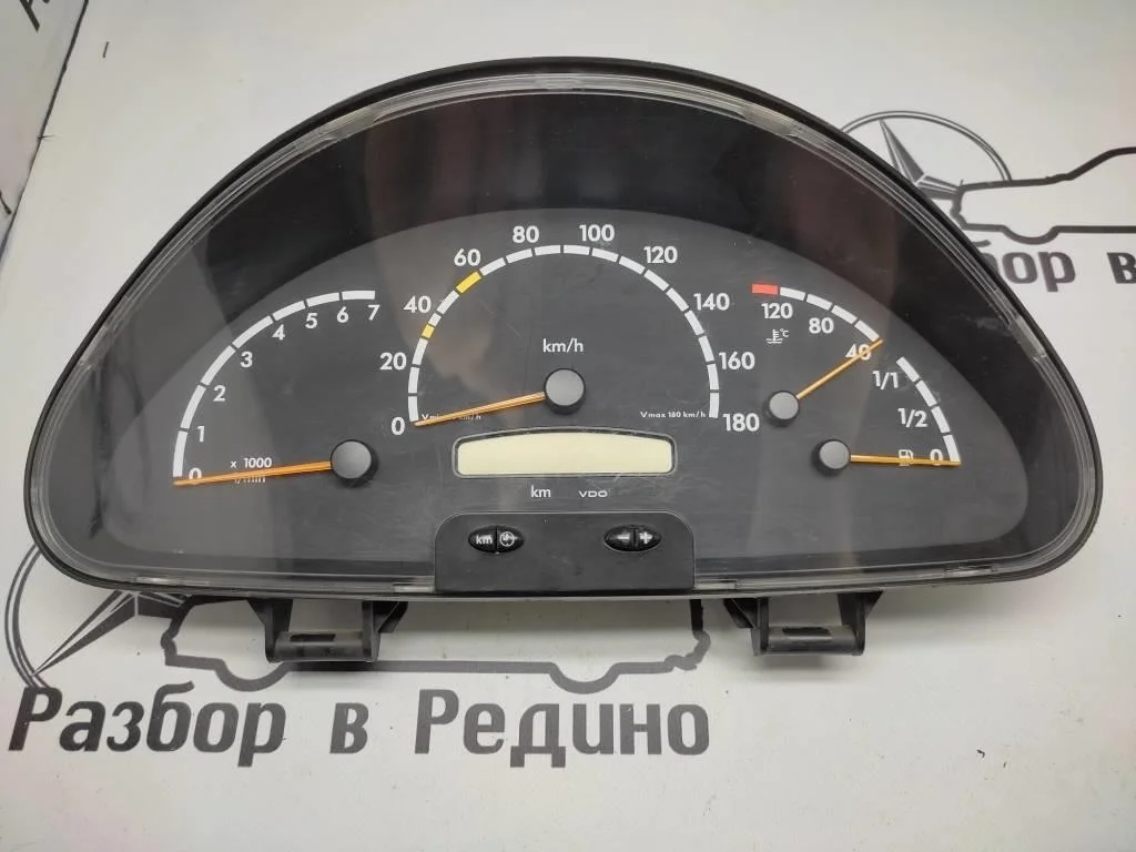 Щиток приборов Mercedes-Benz