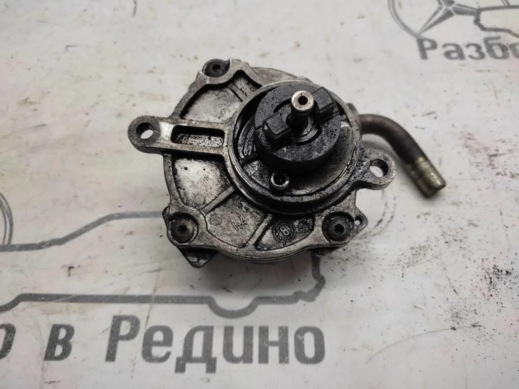 Насос вакуумный Mercedes-Benz