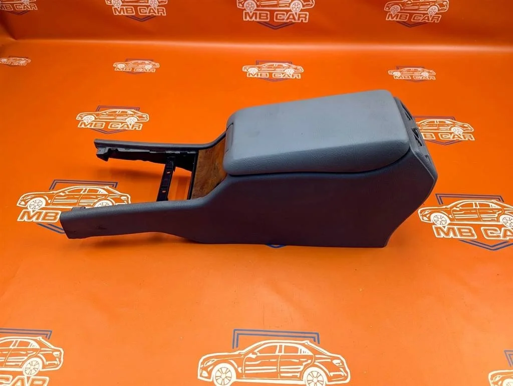 Подлокотник Mercedes-Benz