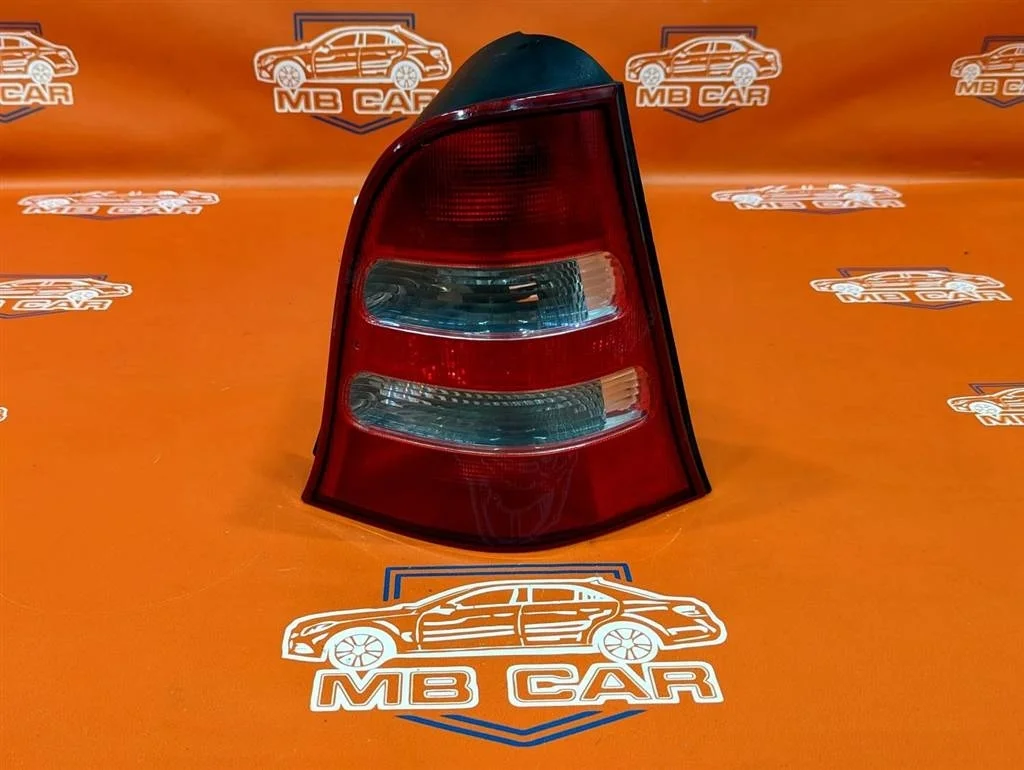 Фонарь задний правый Mercedes-Benz