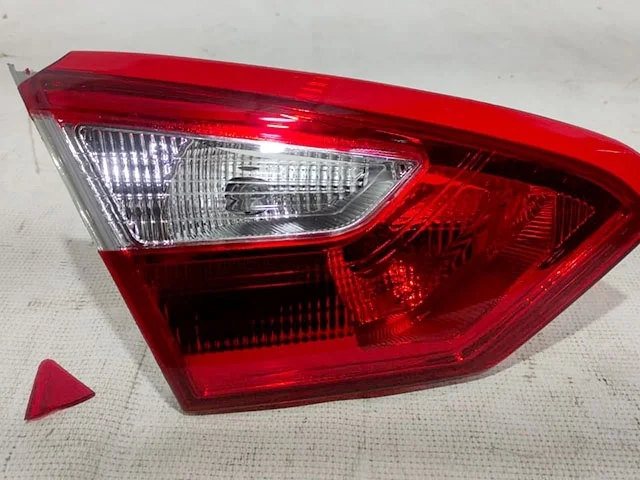 Фонарь задний левый внутренний Уценка 40% (скол) FORD FOCUS III 2011-2014