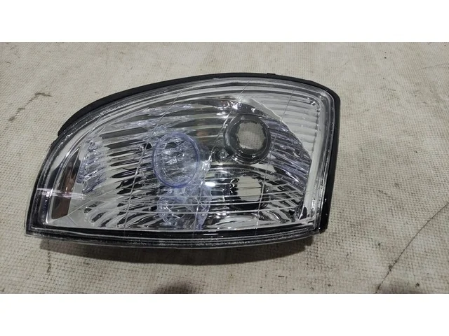Указатель поворота правый Уценка 20% (отломан рассеиватель) TOYOTA LAND CRUISER 100 1998-2002, LAND CRUISER 100 2002-2005