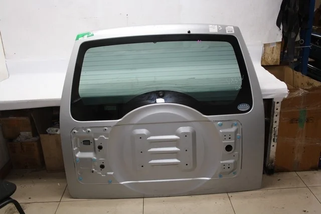 Крышка багажника (потерта) V83W MITSUBISHI PAJERO IV / MONTERO IV V8 / V9 2006-2011, PAJERO IV / MONTERO IV V8 / V9 2011-2014