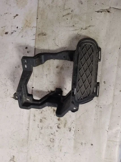Кронштейн противотуманной фары левой GA1W MITSUBISHI RVR III GA 2010-2012, ASX GA 2010-2012