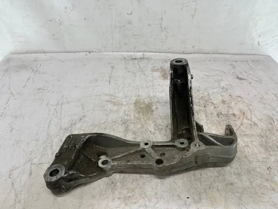 Кронштейн рычага переднего левый 1K2 VOLKSWAGEN TOURAN II 1T3 2010-2015, JETTA V 1K2 / 1K5 2005-2011, CADDY III 2K / 2C 2004-2010