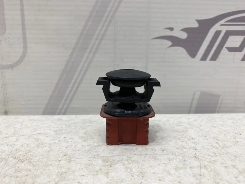 Клипса крепления радиатора Mercedes-benz 2013 W212