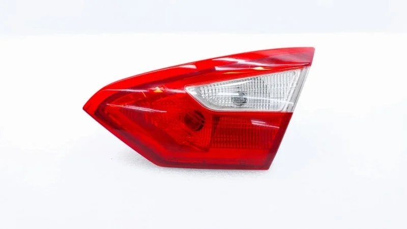 Фонарь Ford Focus 2012 CB8