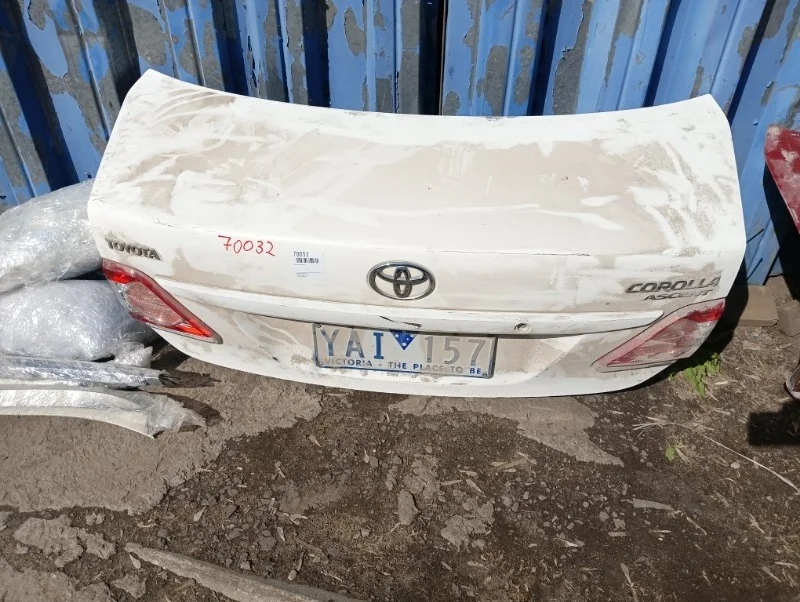 Крышка багажника Toyota Corolla 2006-2012 150