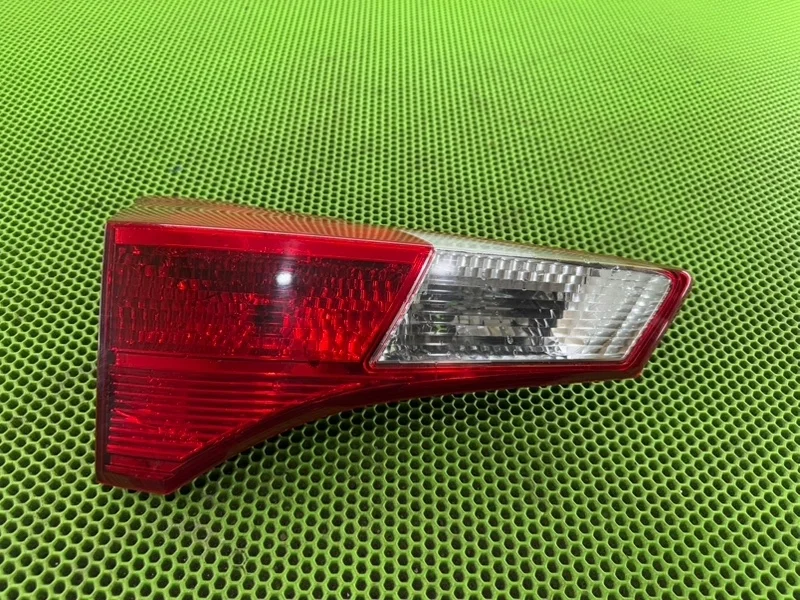 Фонарь в крышку багажника Toyota Rav 4 40 8159342010, левый