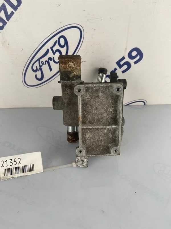 Фланец системы охлаждения Ford Focus 2 2007 1360282 CB4 1.8 (QQDB)