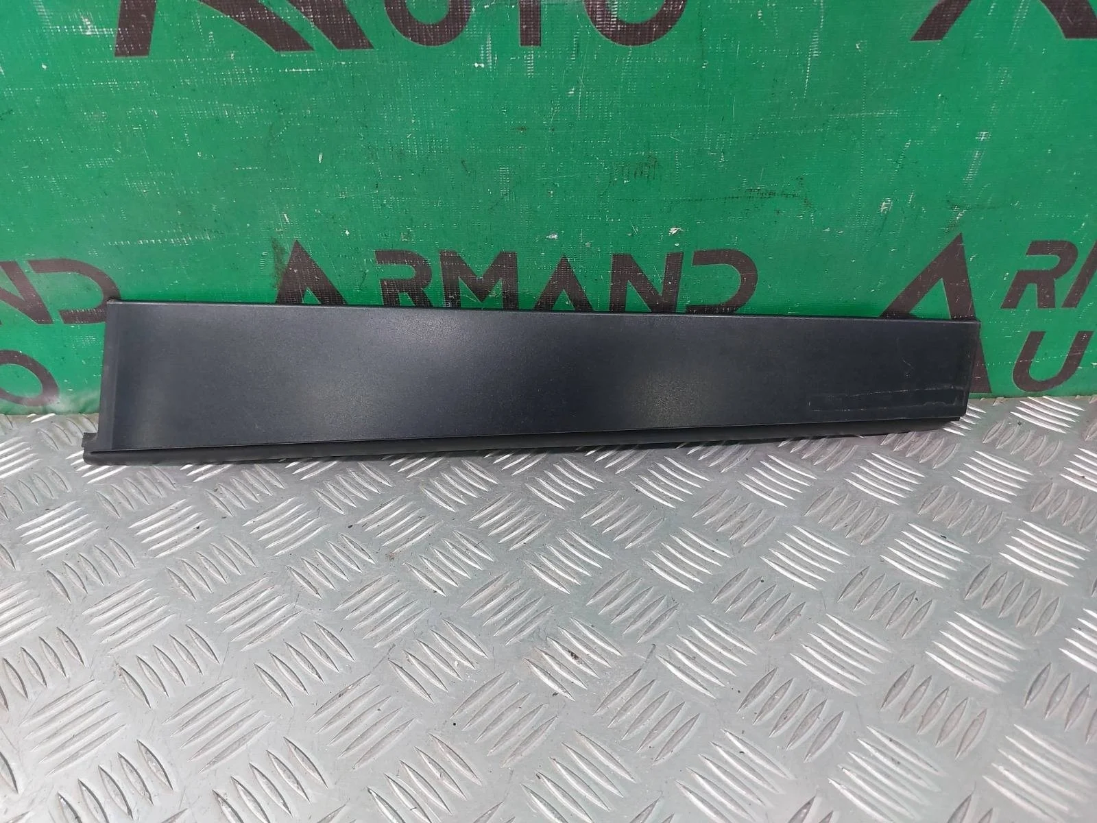 Накладка стойки двери Toyota Land Cruiser 2007-2021