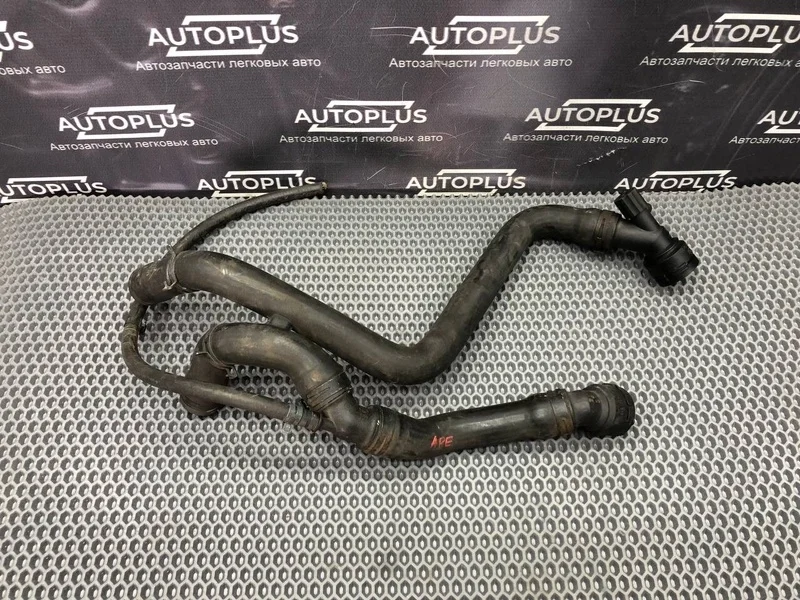 Патрубки системы охлаждения Volkswagen Bora 2002 1J0121049E СЕДАН APE