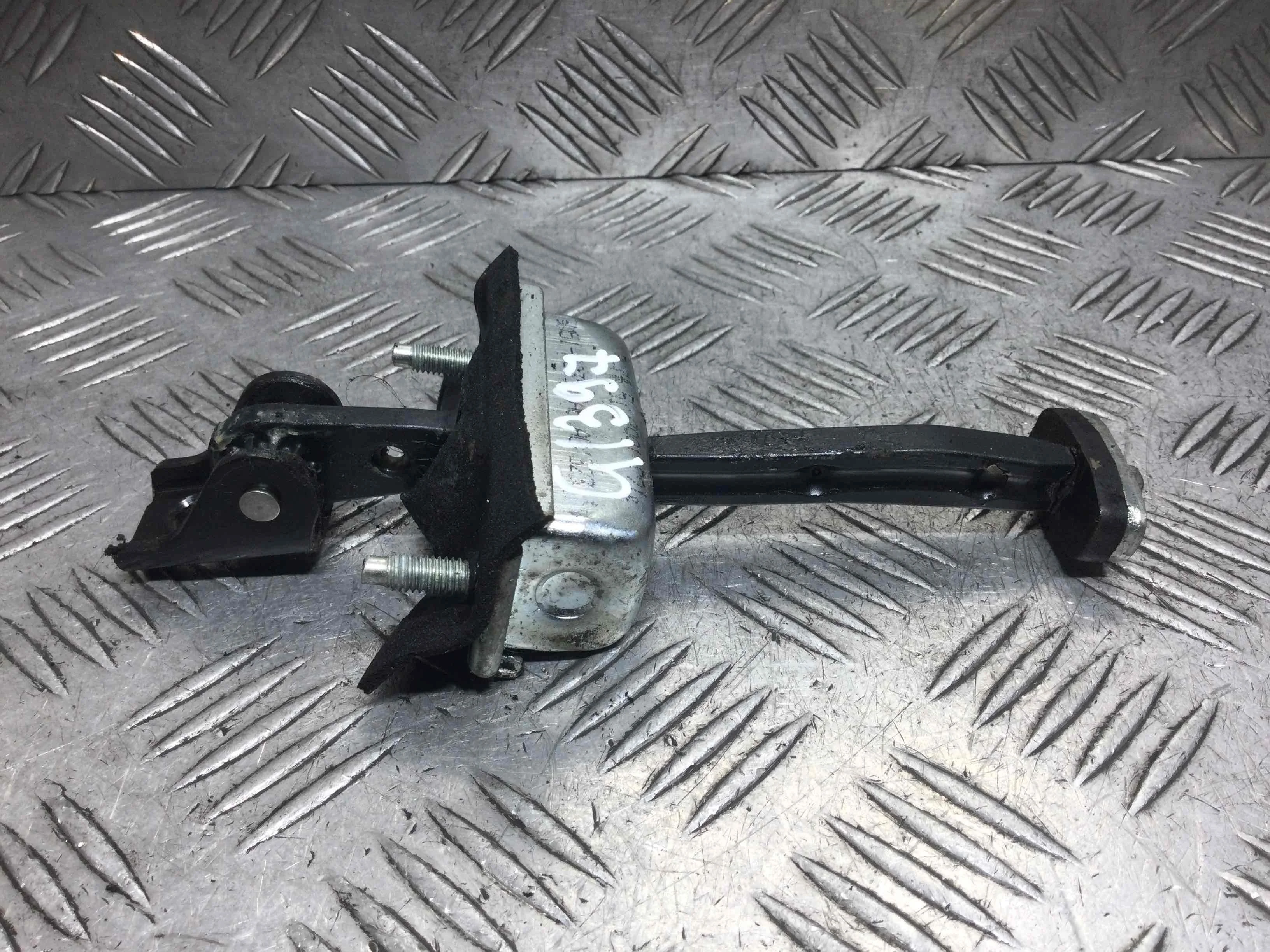 Ограничитель открывания двери задней Ford Focus 1 поколение [рестайлинг] (2001-2005) бензин 1.6 i Механика Универсал