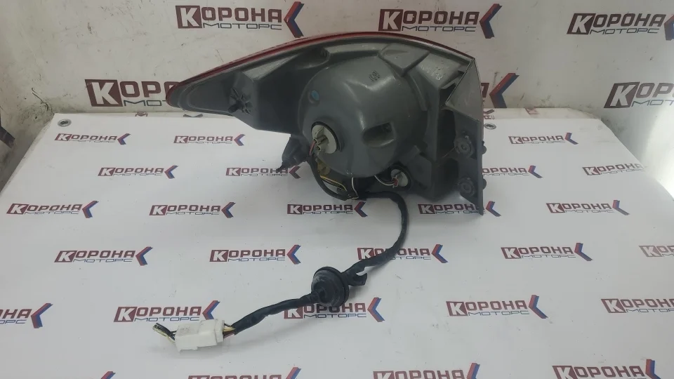 Фонарь правый внешний Б/У Б/У