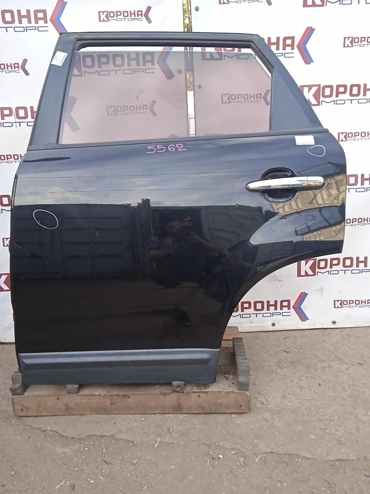 Дверь задняя левая Б/У потертости царапинки