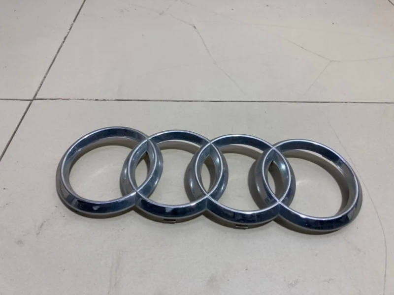 Эмблема на решетку радиатора передняя Audi Q5
