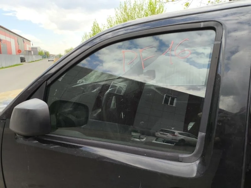 Стекло двери передней левой Nissan Pathfinder (R51M) 2004-2013 2006 Внедорожник