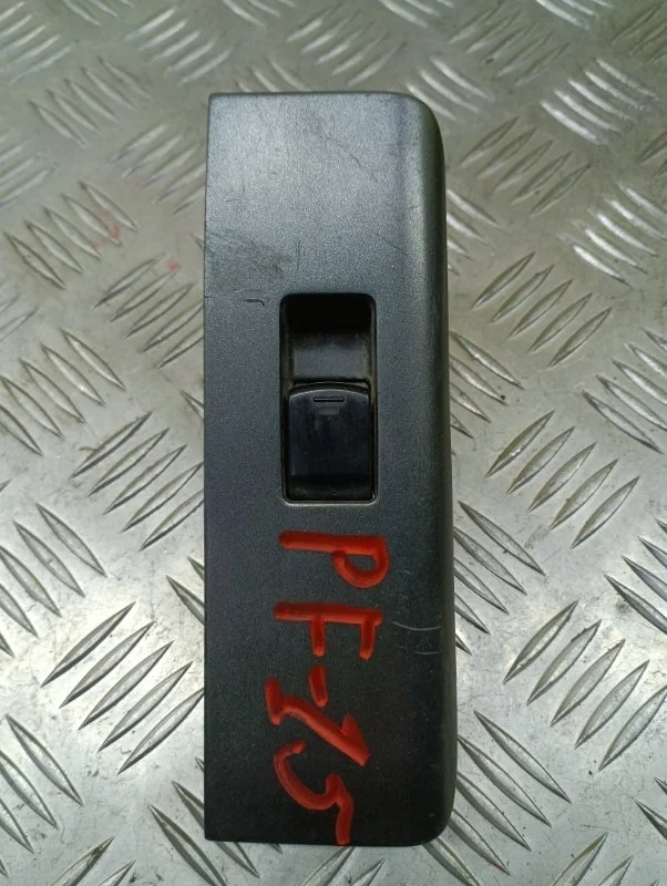 Кнопка стеклоподъемника заднего левого Nissan Pathfinder (R51M) 2004-2013 2008 25411EA00A 2.5 D YD25DDTI