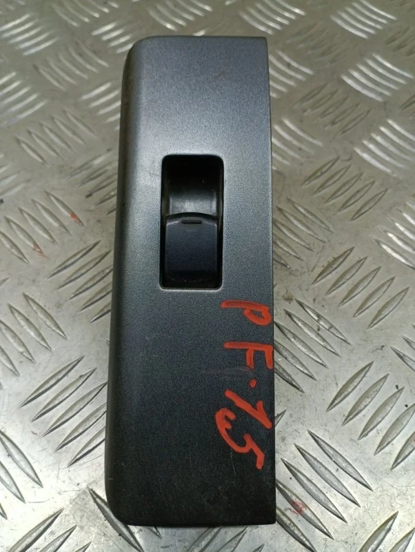 Кнопка стеклоподъемника заднего правого Nissan Pathfinder (R51M) 2004-2013 2008 25411EA00A 2.5 D YD25DDTI