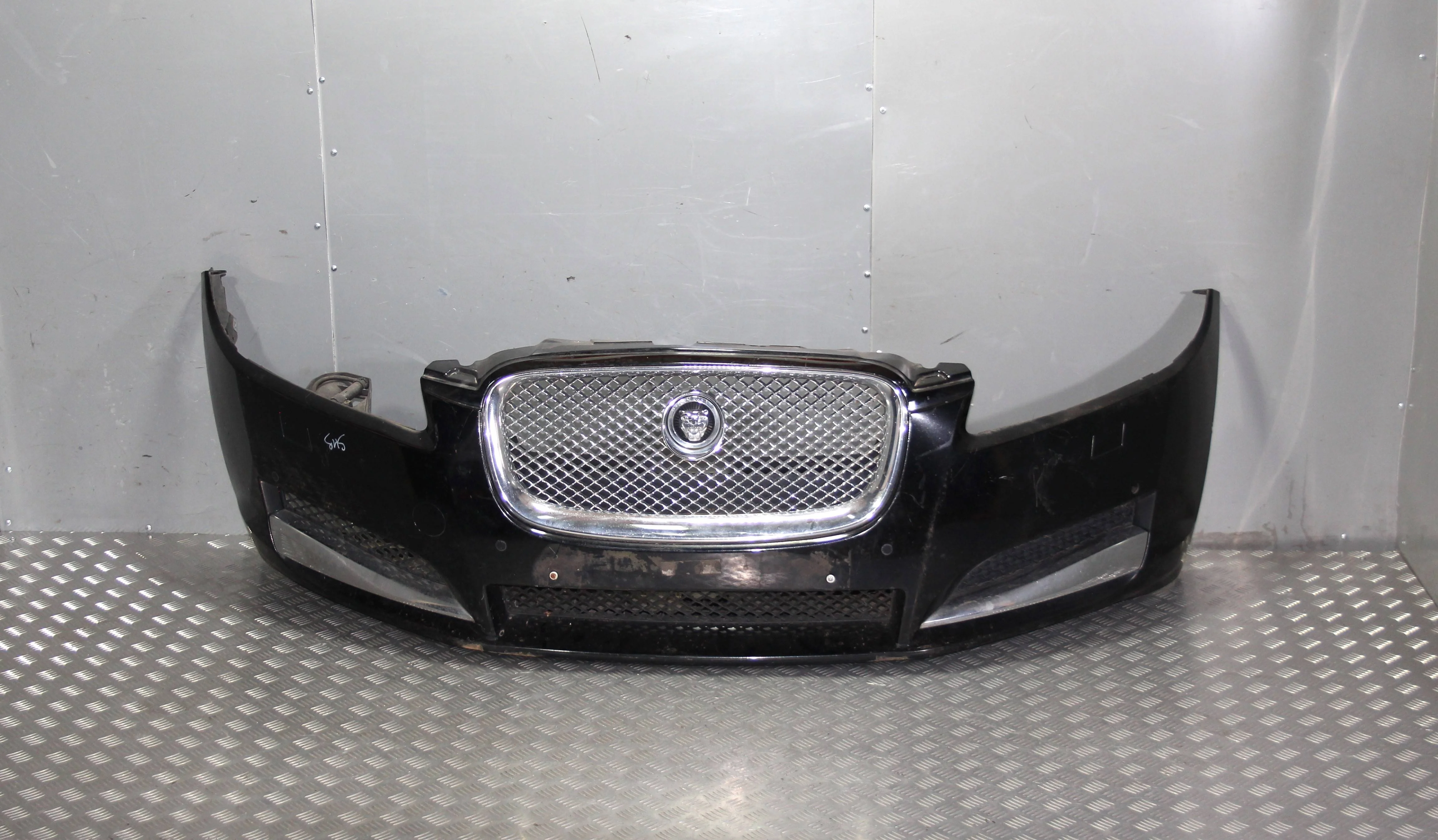 Бампер передний JAGUAR XF 2011-2015