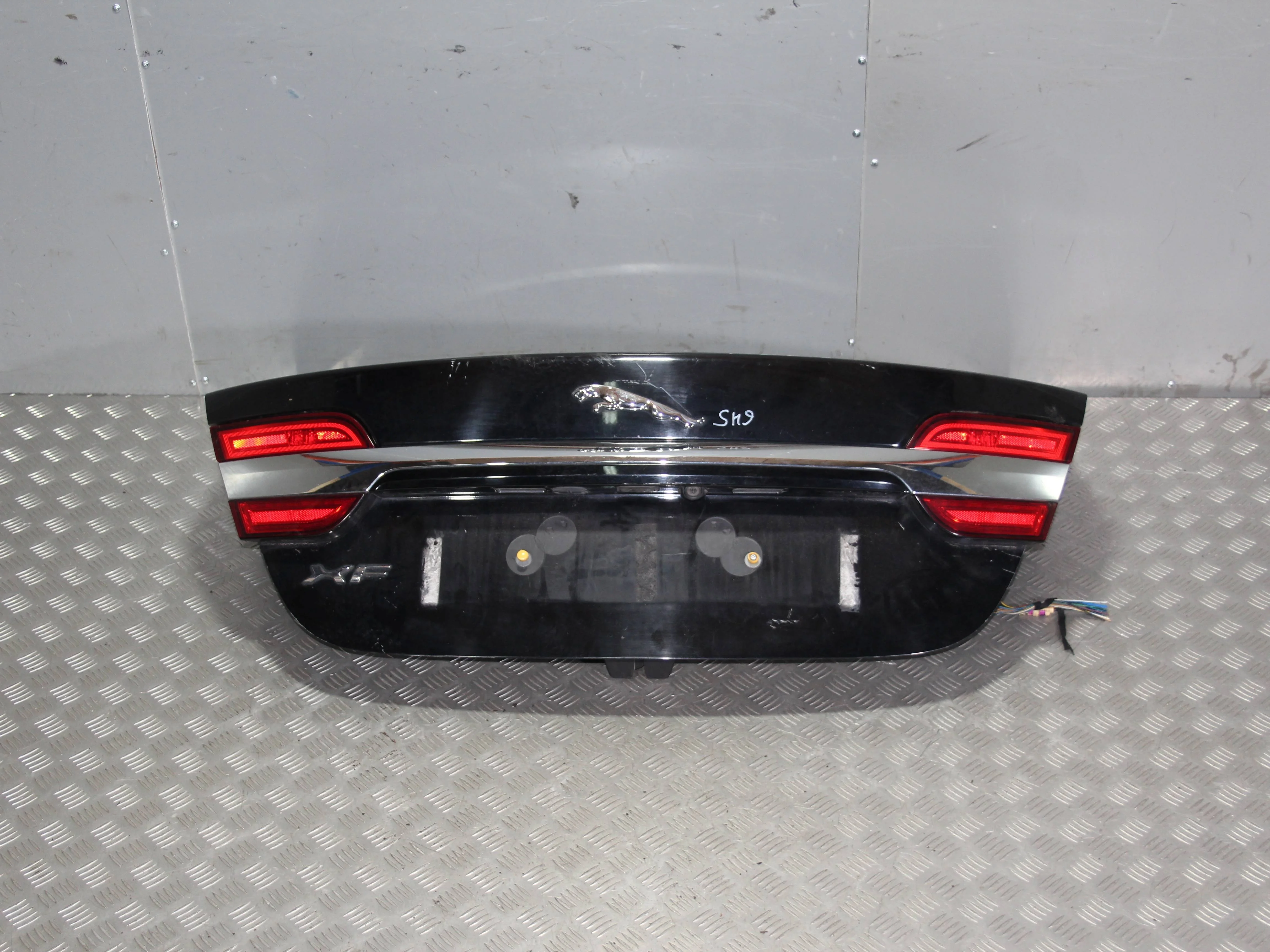 Крышка багажника JAGUAR XF 2011-2015