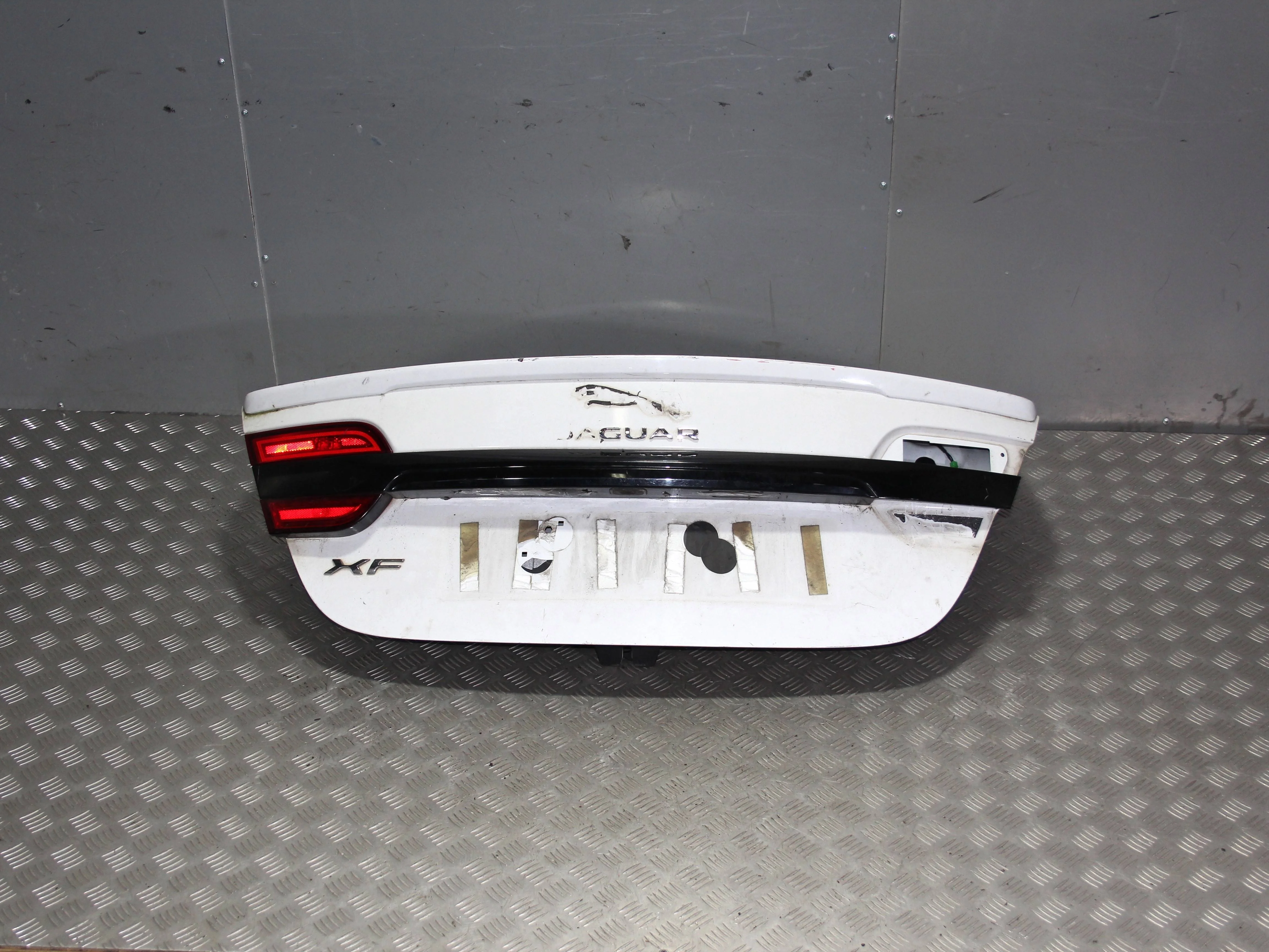 Крышка багажника JAGUAR XF 2011-2015