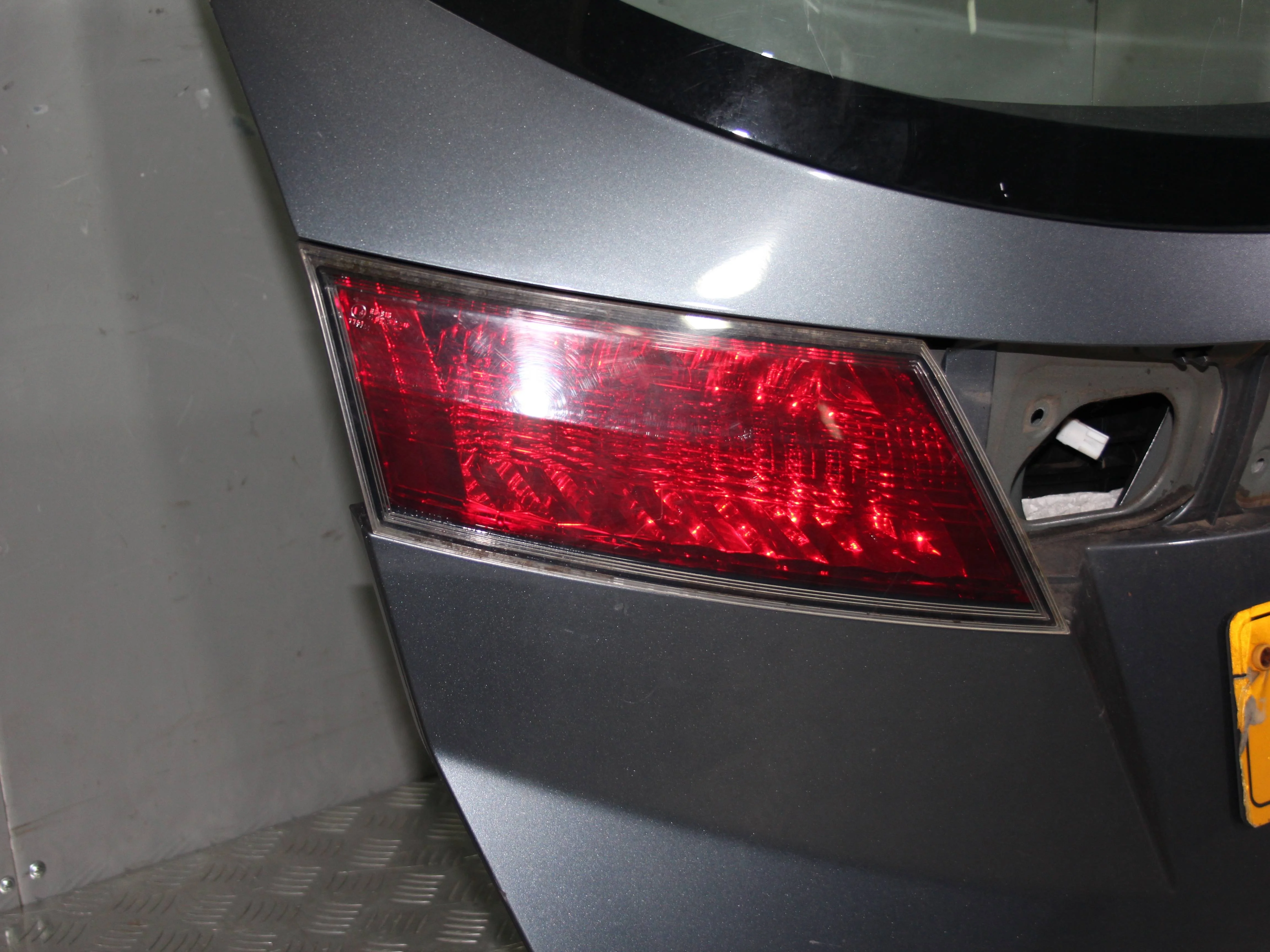 Фонарь внутренний левый HONDA Civic 5D 2006-2011