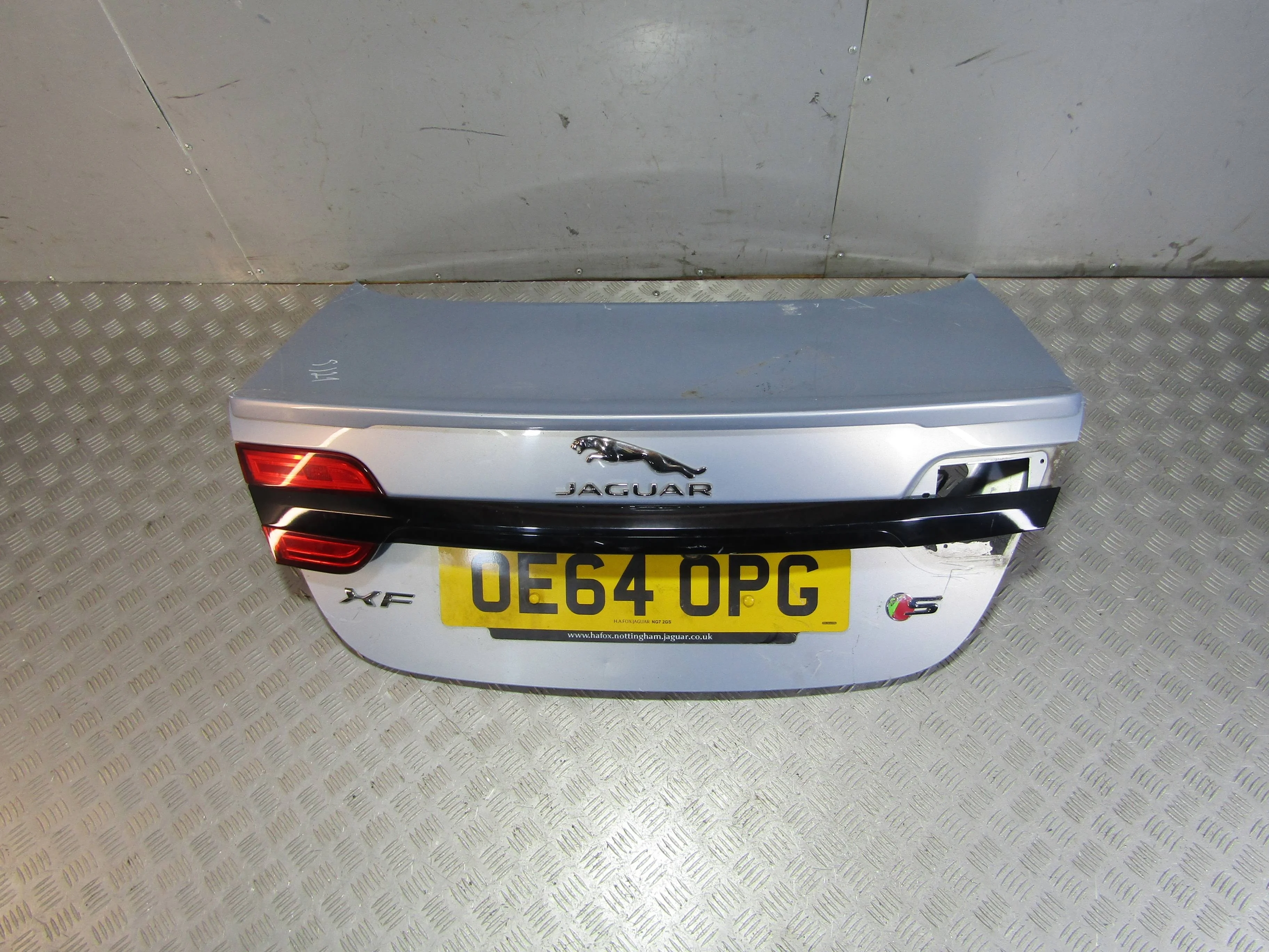 Крышка багажника JAGUAR XF 2011-2015