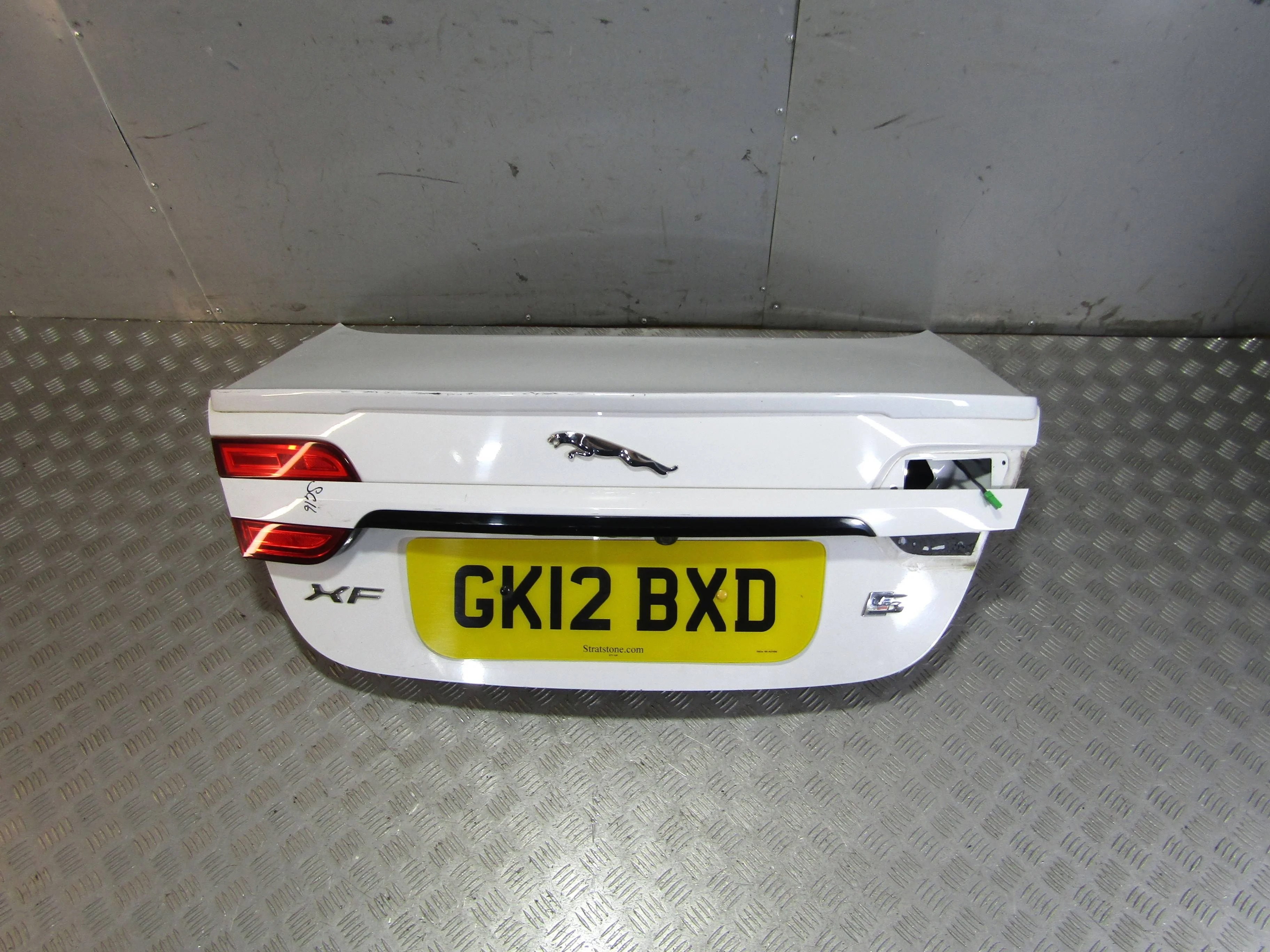 Крышка багажника JAGUAR XF 2011-2015