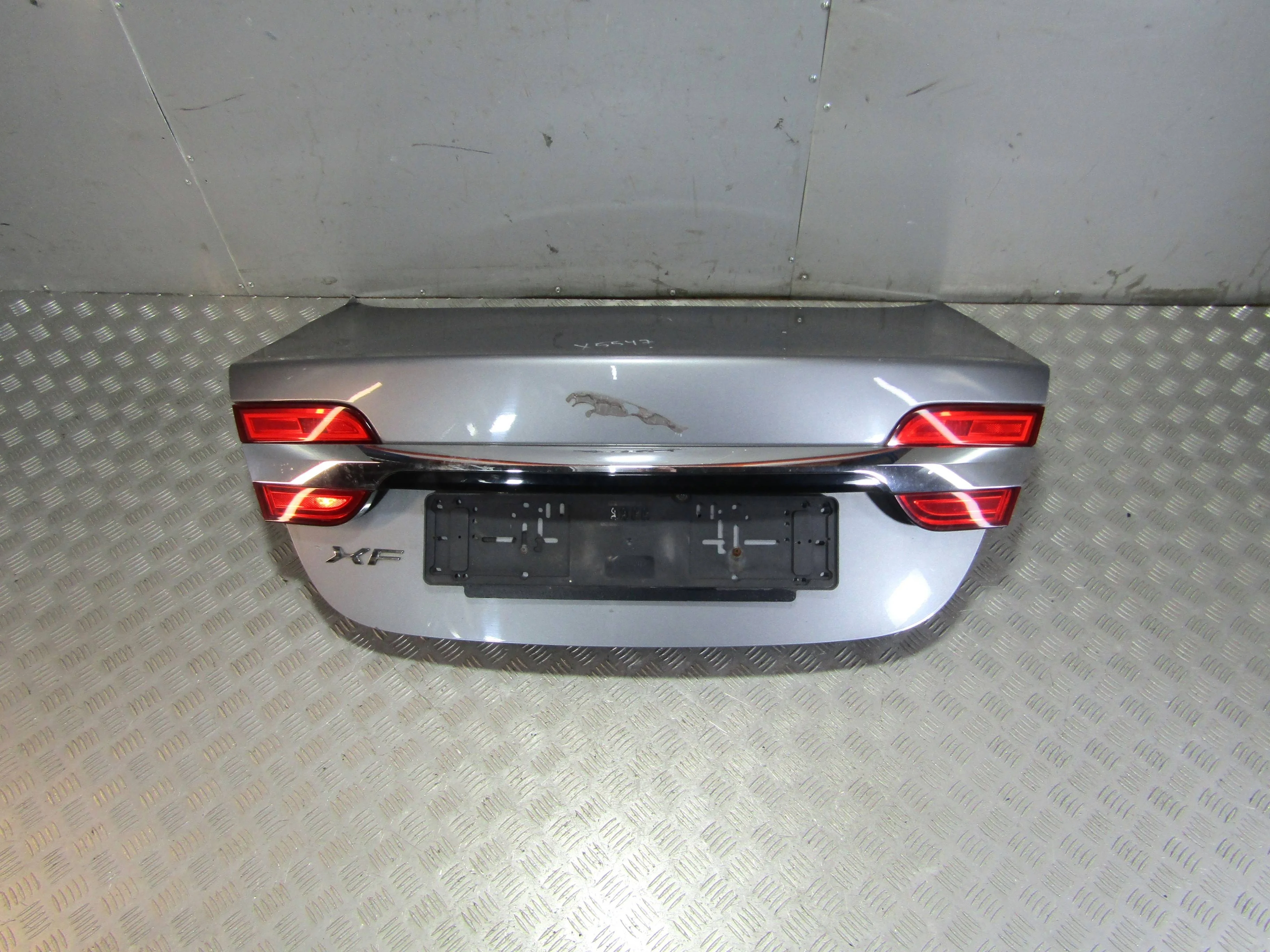 Крышка багажника JAGUAR XF 2011-2015