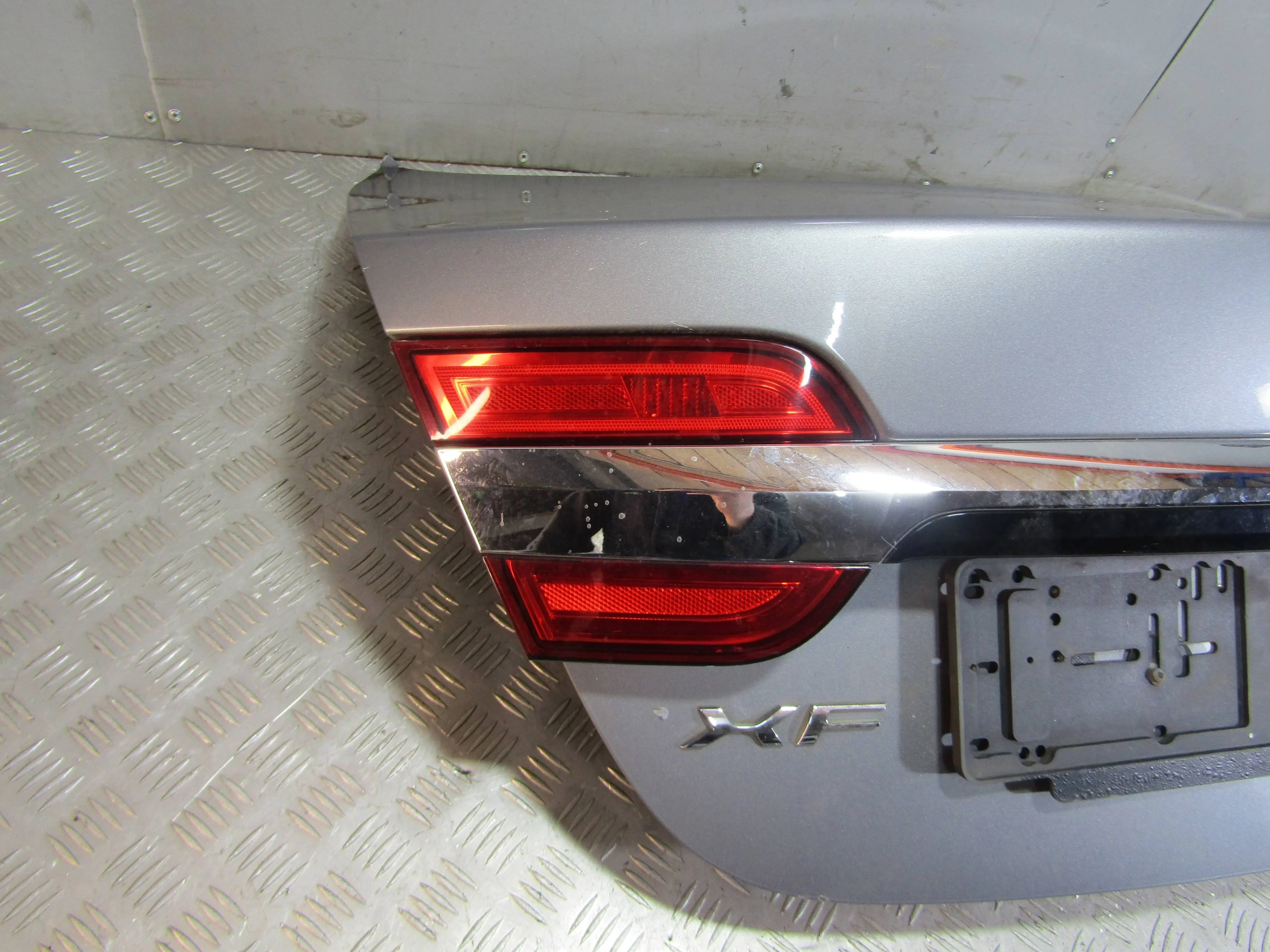 Фонарь внутренний левый JAGUAR XF 2011-2015