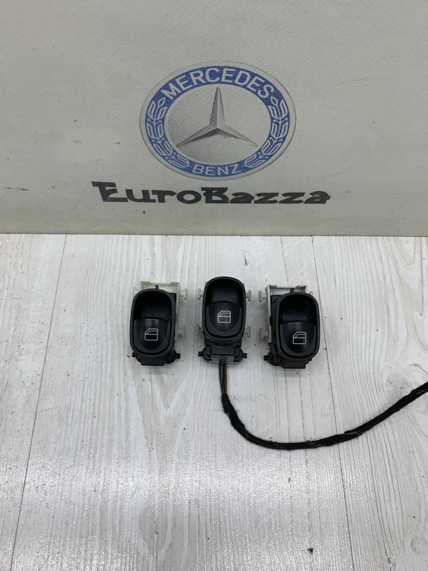 Кнопка стеклоподъемника Mercedes W209
