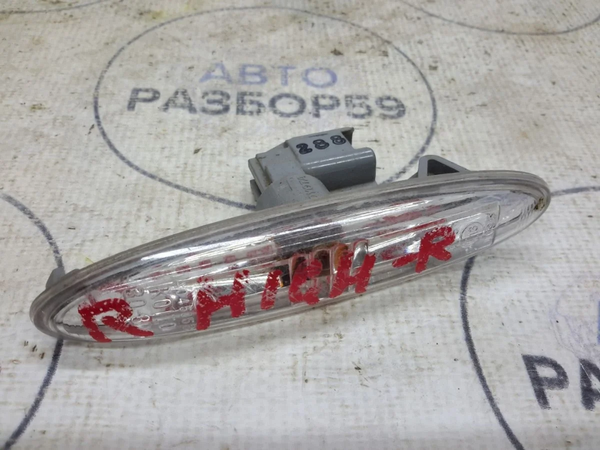 Повторитель в крыло Toyota Highlander II (2007—2010)