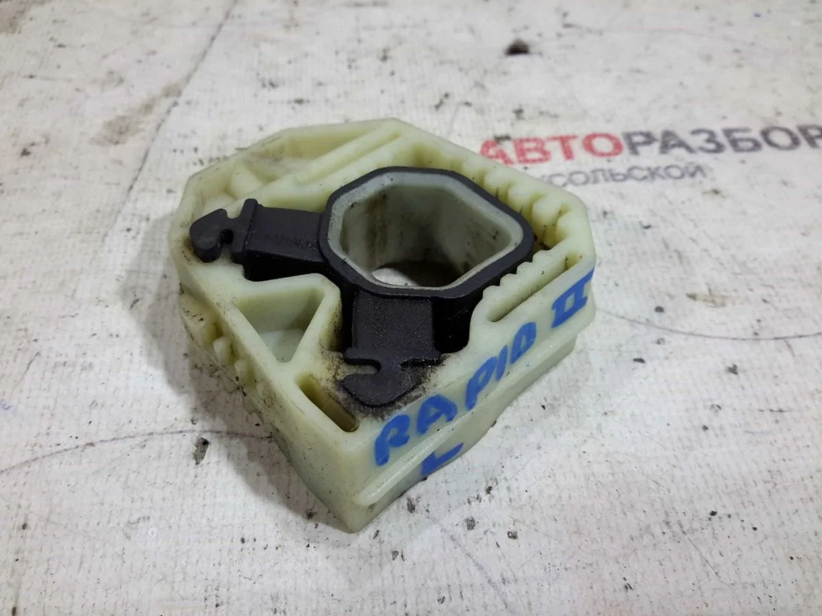 Кронштейн радиатора Skoda Rapid II (2019—2025)