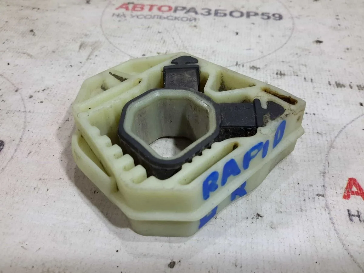 Кронштейн радиатора Skoda Rapid II (2019—2025)