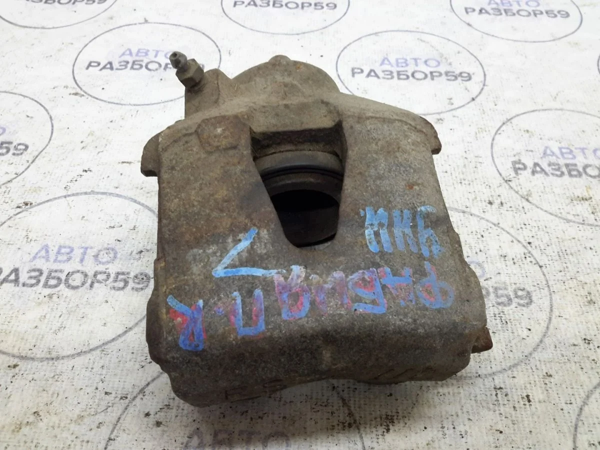 Суппорт передний правый Skoda Fabia II (2007—2010)