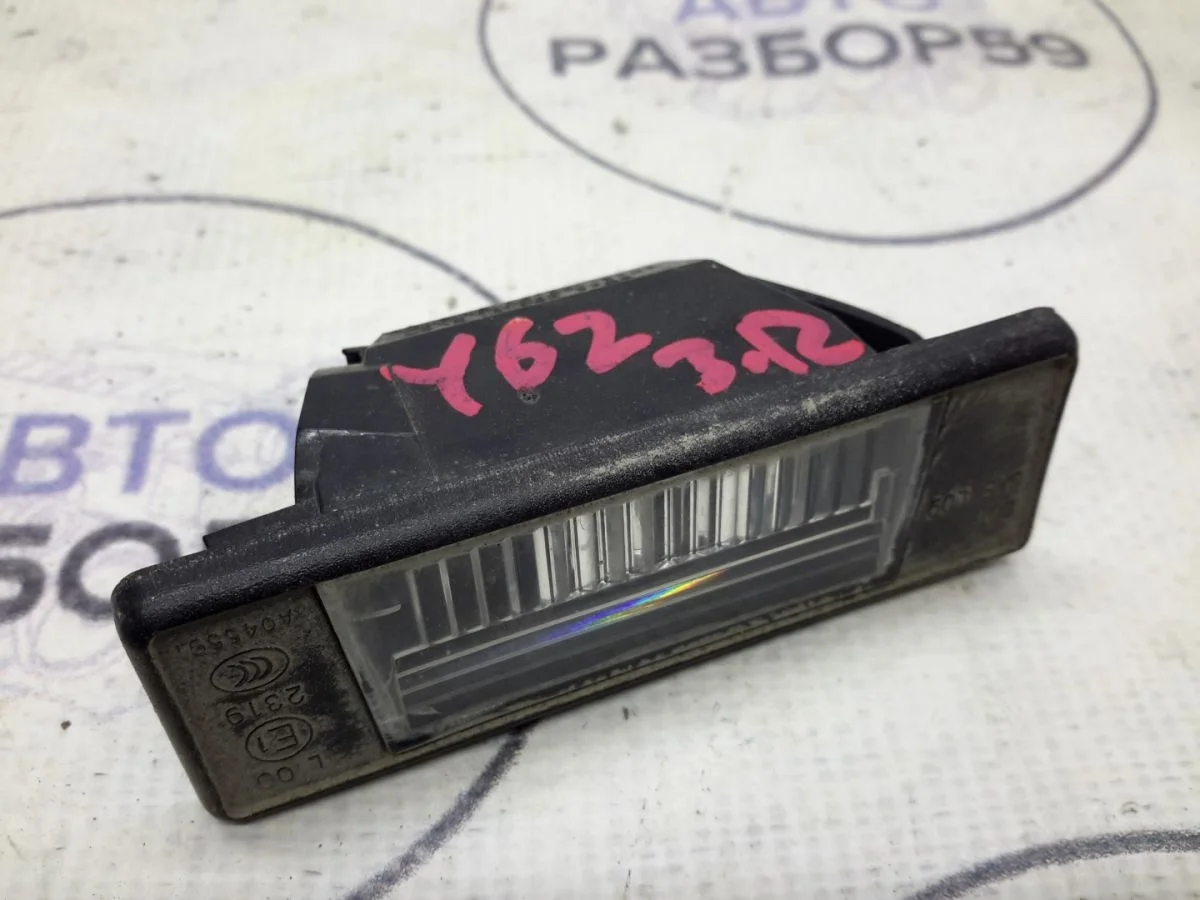 Плафон подсветки номера Nissan Patrol Y62 (2010—2014)