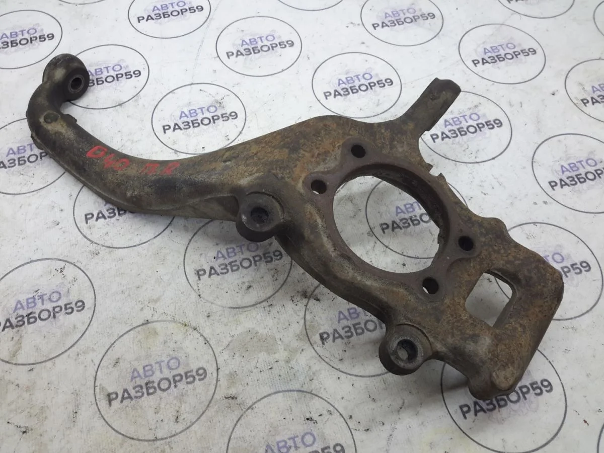 Кулак передний правый Nissan Navara D40 (2004—2010)