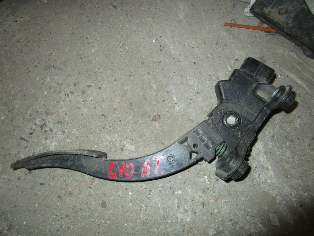 Педаль газа Mitsubishi Lancer X (2007—2010)
