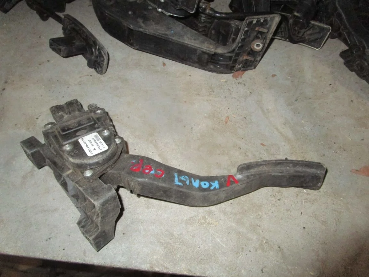 Педаль газа Mitsubishi Colt Z30 (2002—2012)